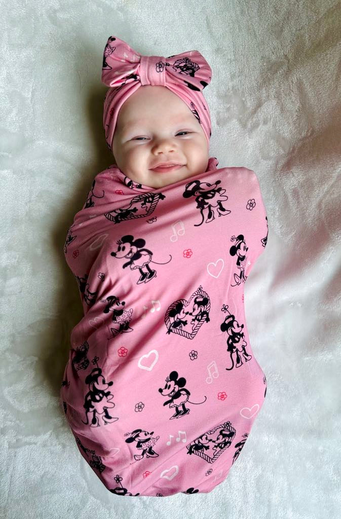 Minnie’s Bambootique Swaddle and Bow Headwrap set